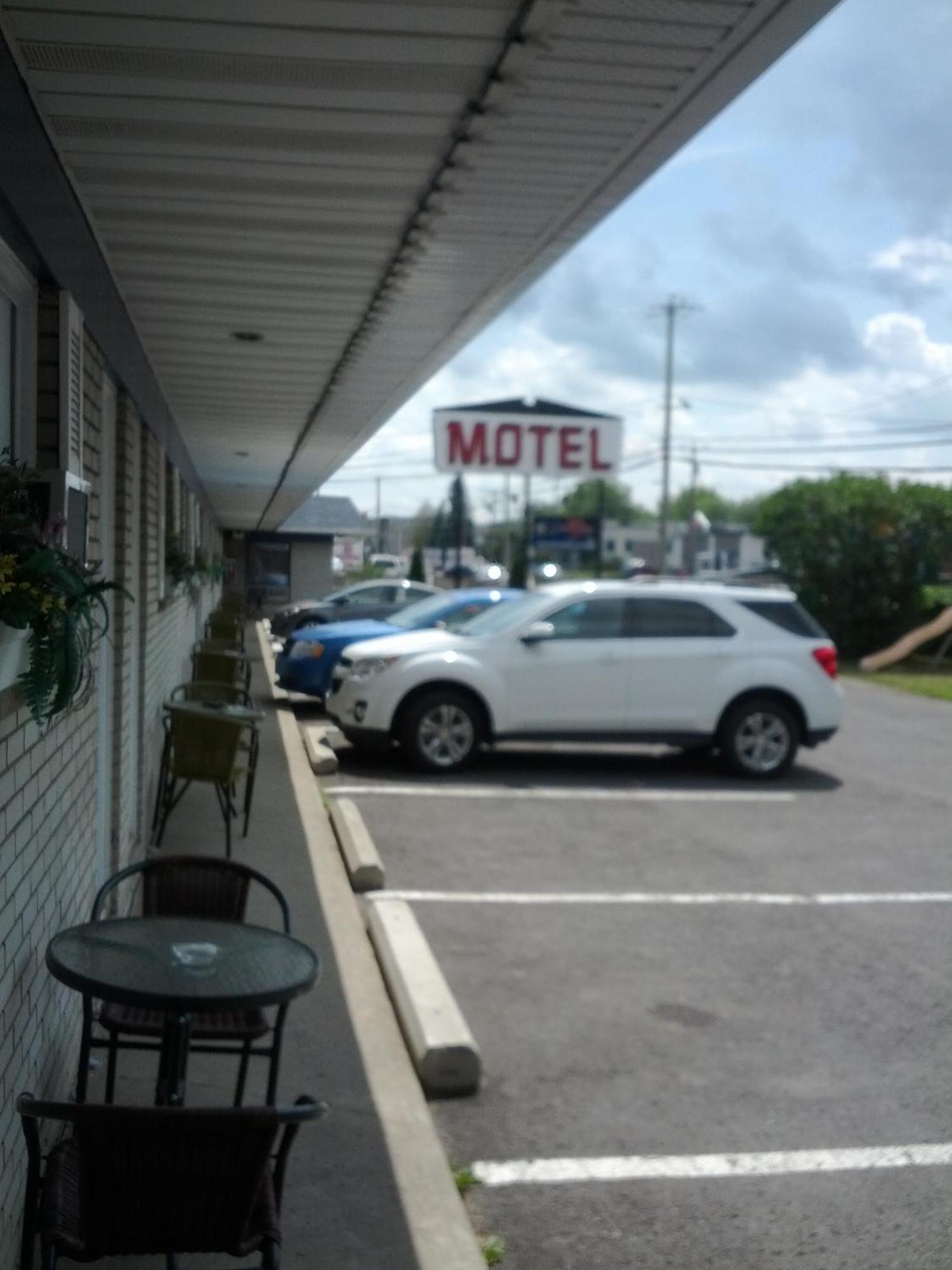 Motel Montgolfiere Jp Saint-Jean-sur-Richelieu Luaran gambar